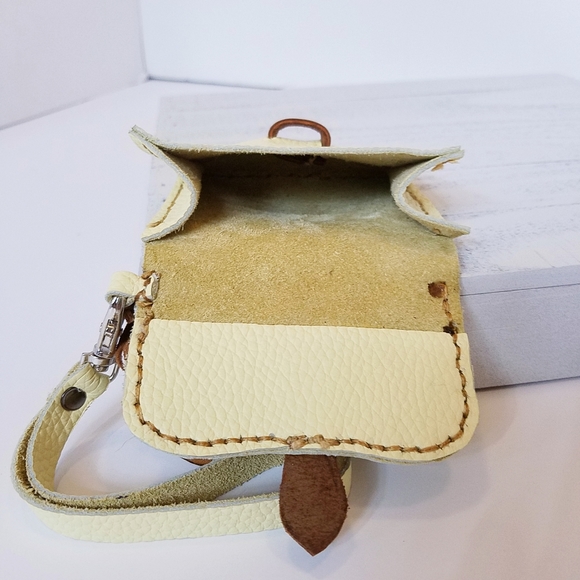 "Love Letter" Daffodil Leather Wallet Wristlet - Picture 5 of 5
